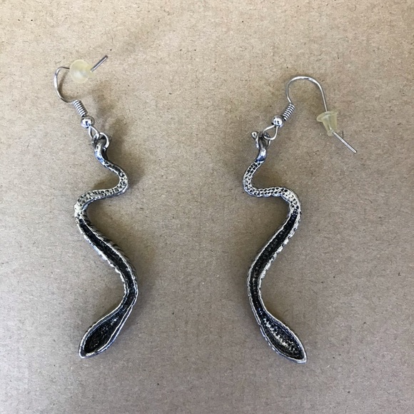 Snake silver metal hook pierce earrings - Picture 3 of 4